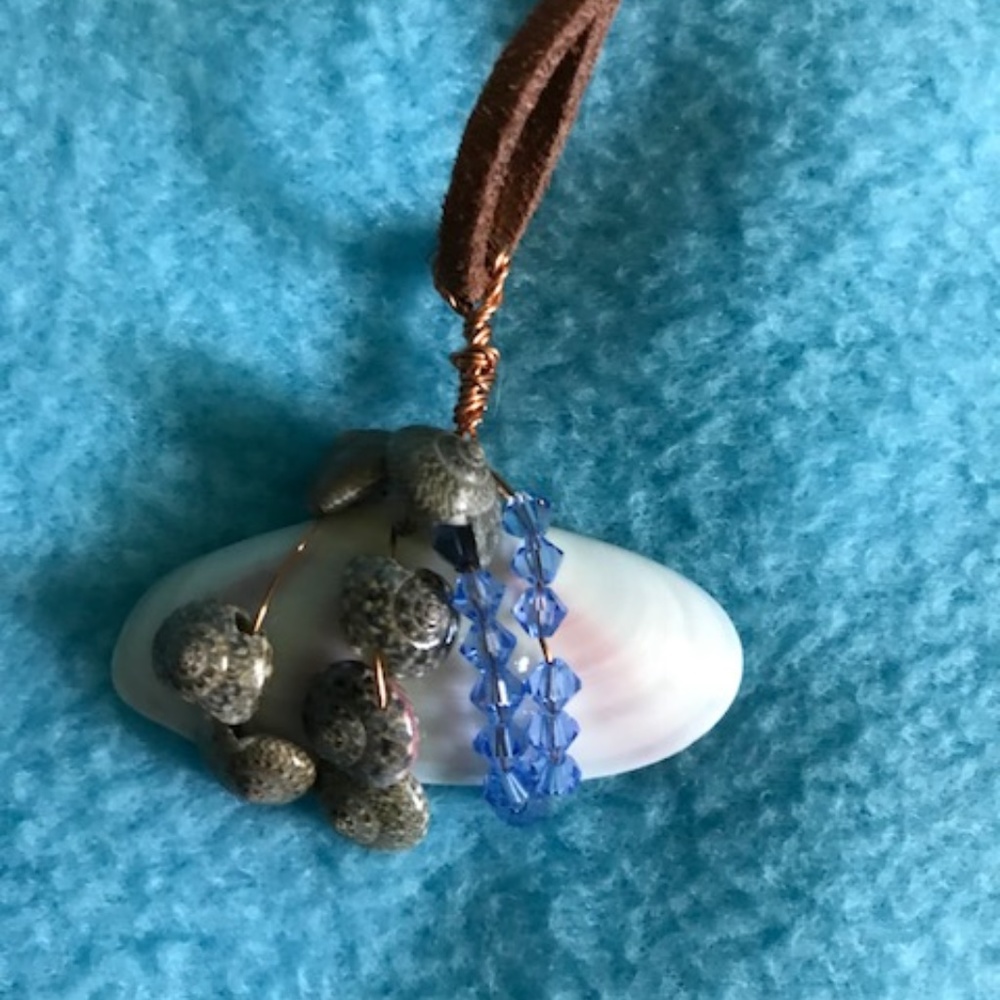 shell neckless